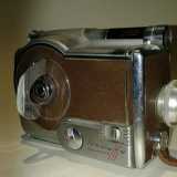 Gli altri congegni d'epoca: questa � una cinepresa Revere 16mm del 1940